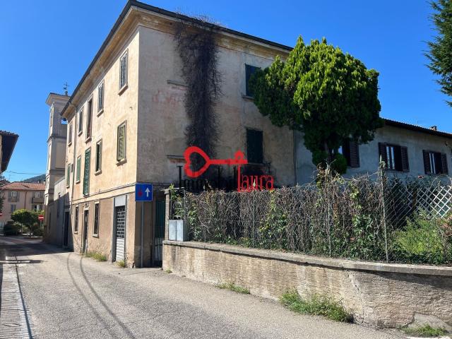 Villetta indipendente in vendita di 310 m² in Via Silvio Pellico