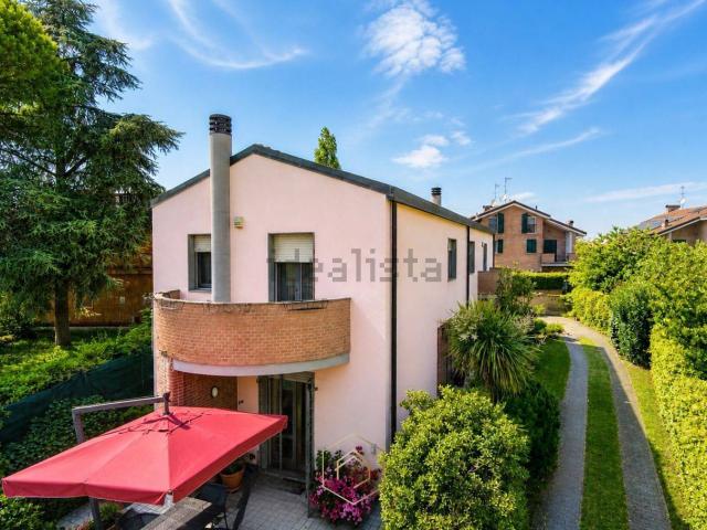 Villetta indipendente in vendita di 310 m² in Via Pontegradella