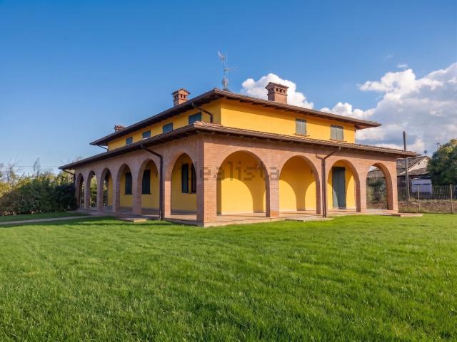 Villetta indipendente in vendita di 310 m² in Via Pontenuovo, 24