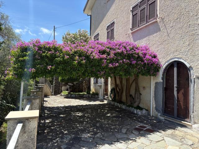 Villetta indipendente in vendita di 310 m² in Via Vittorio Veneto