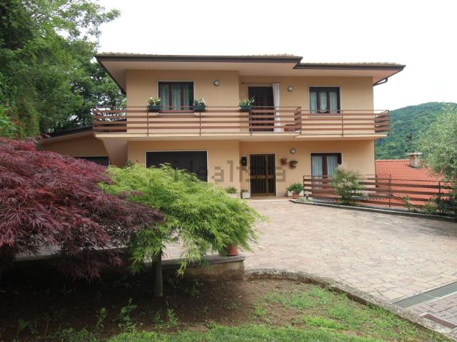Villetta indipendente in vendita di 310 m² in Via Vignaga Bassa