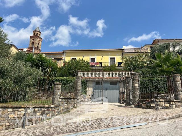 Villetta indipendente in vendita di 311 m² in Via Giuseppe Garibaldi, 44