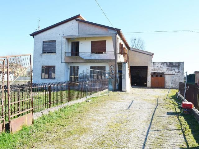 Villetta indipendente in vendita di 311 m² in Via Nogarole, 2