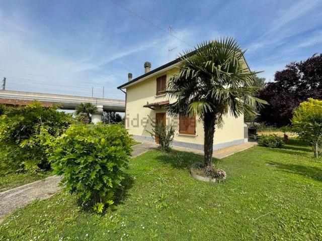Villetta indipendente in vendita di 311 m² in Via Nonantolana