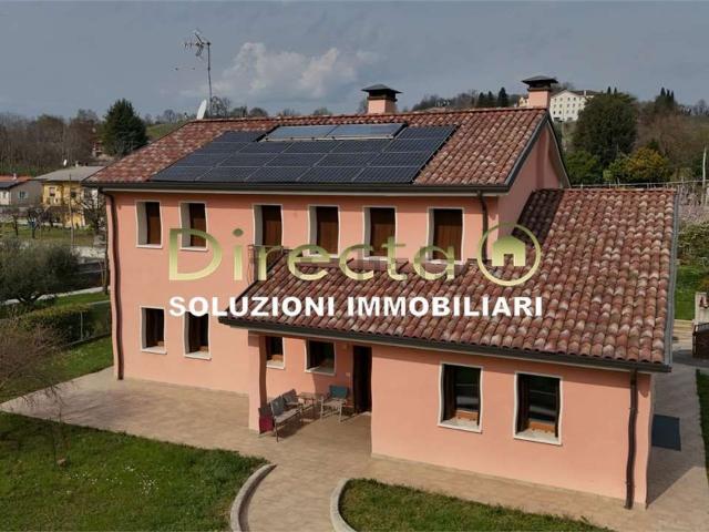 Villetta indipendente in vendita di 312 m² in Via G. B. Toniolo, 1