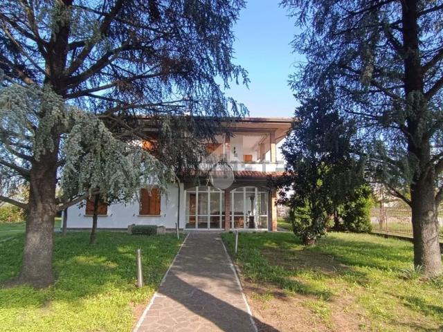 Villetta indipendente in vendita di 312 m² in Via Ossi