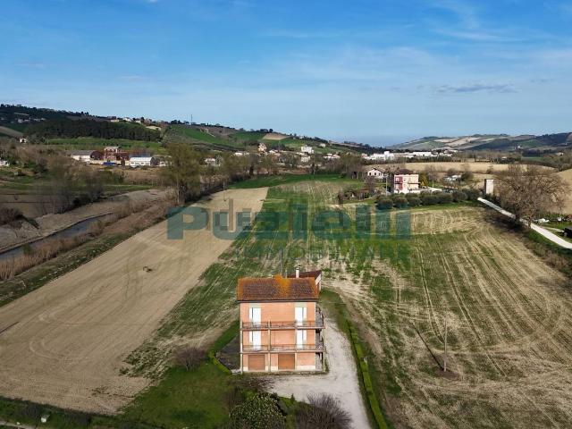Villetta indipendente in vendita di 312 m² in Contrada Ete Caldarette, 24