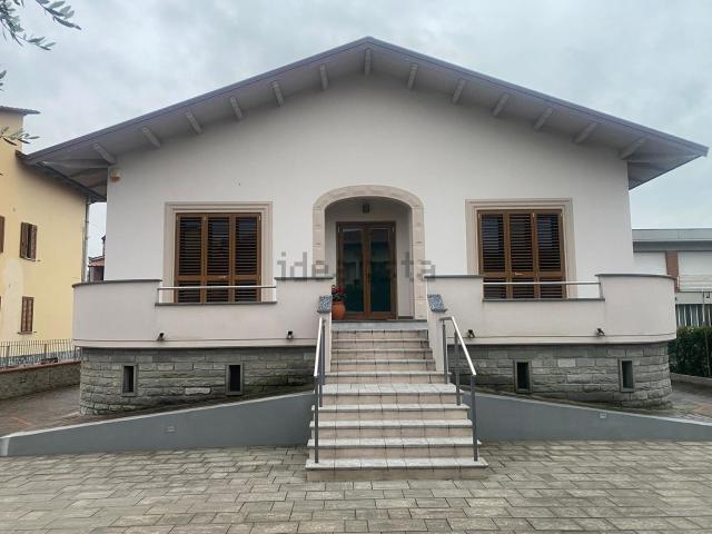 Villetta indipendente in vendita di 314 m² in Via Renzo degli Innocenti