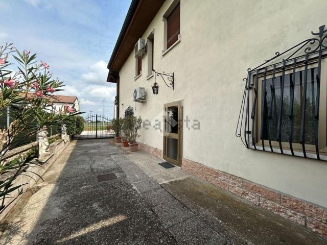 Villetta indipendente in vendita di 315 m²