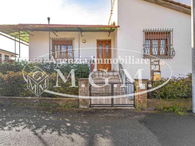 Villetta indipendente in vendita di 315 m² in Via di Bientina
