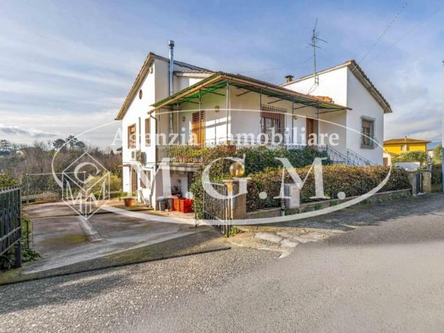 Villetta indipendente in vendita di 315 m² in Via di Bientina
