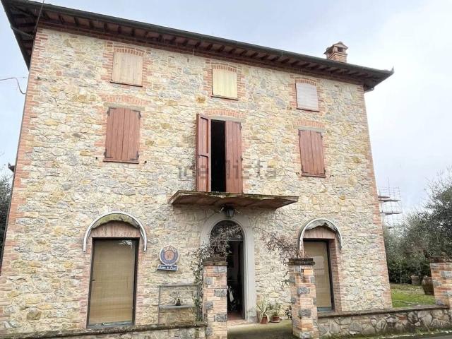 Villetta indipendente in vendita di 316 m² in Via Lazio