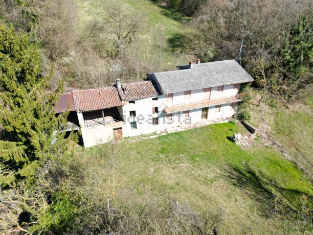 Villetta indipendente in vendita di 316 m² in Via Monti