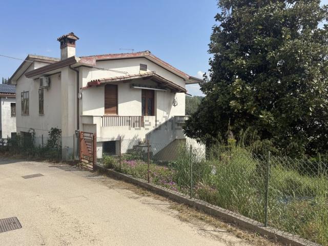 Villetta indipendente in vendita di 316 m² in Via Roma