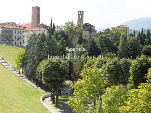 Villetta indipendente in vendita di 317 m² in Via Margnan