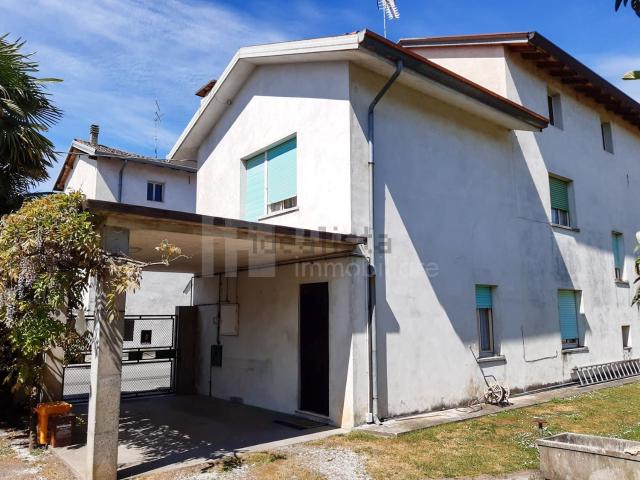 Villetta indipendente in vendita di 318 m² in Via Cadorna, 22