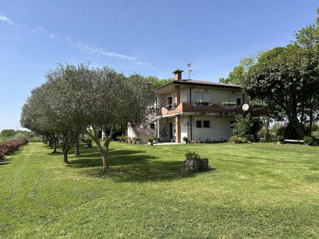 Villetta indipendente in vendita di 319 m²