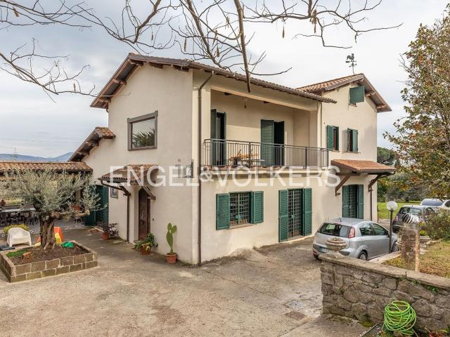 Villetta indipendente in vendita di 319 m² in Via di Acqua Palomba
