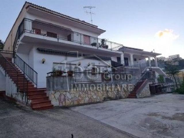 Villetta indipendente in vendita di 320 m²