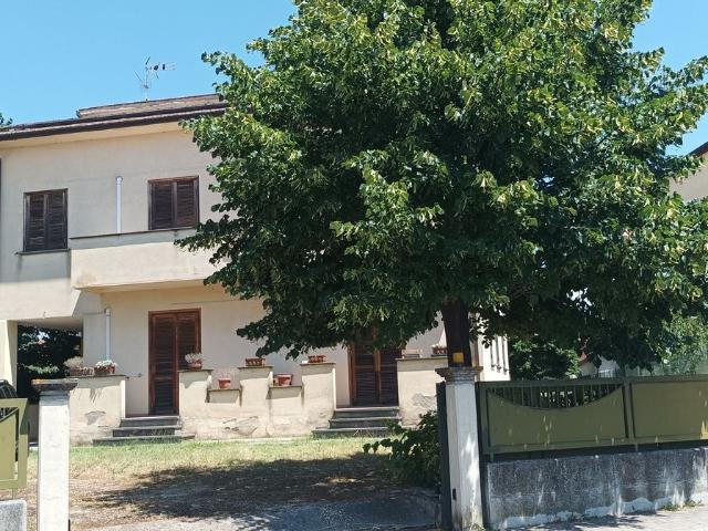 Villetta indipendente in vendita di 320 m² in Via dell&apos Aeroporto