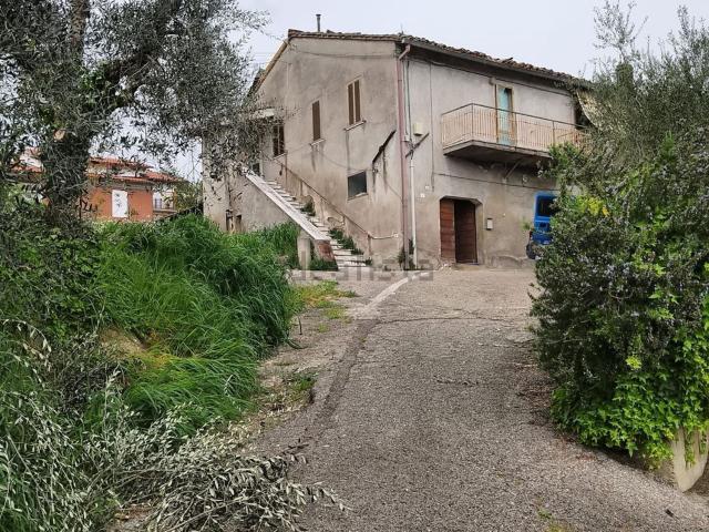 Villetta indipendente in vendita di 320 m² in Via dell&apos Ala
