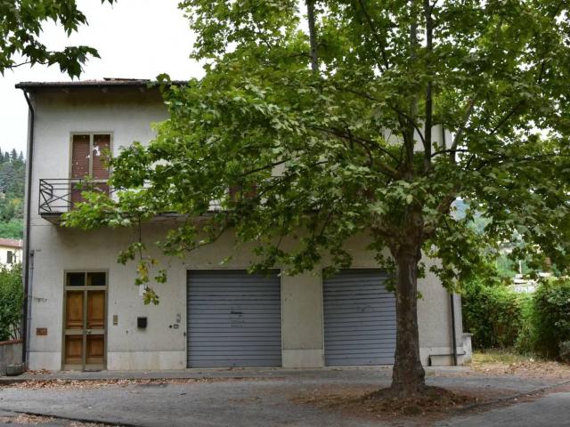 Villetta indipendente in vendita di 320 m² in Via della Stazione