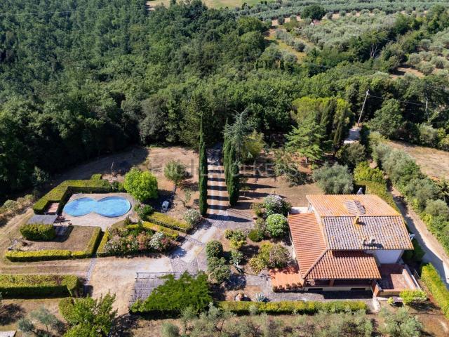 Villetta indipendente in vendita di 320 m² in Via di Perolla
