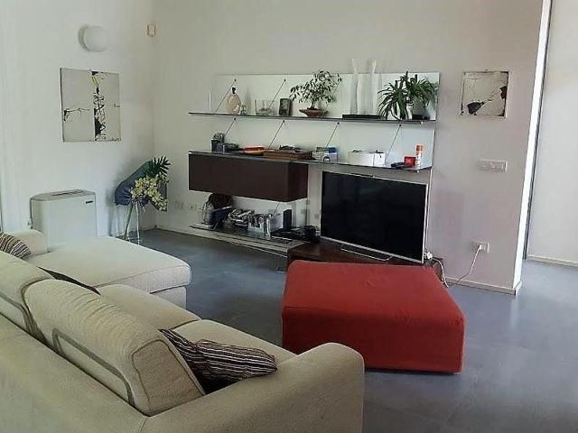 Villetta indipendente in vendita di 320 m² in Via Fossone Basso