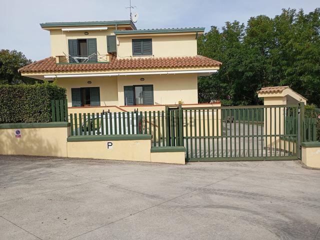 Villetta indipendente in vendita di 320 m² in Via Ferdinando Rossi
