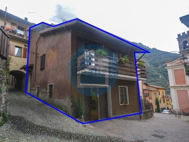 Villetta indipendente in vendita di 320 m² in Via Sagrato, 15