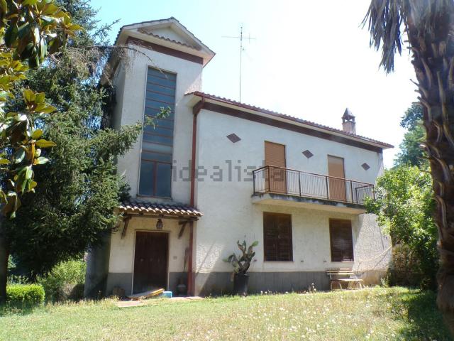 Villetta indipendente in vendita di 320 m² in Via San Liberatore, 25