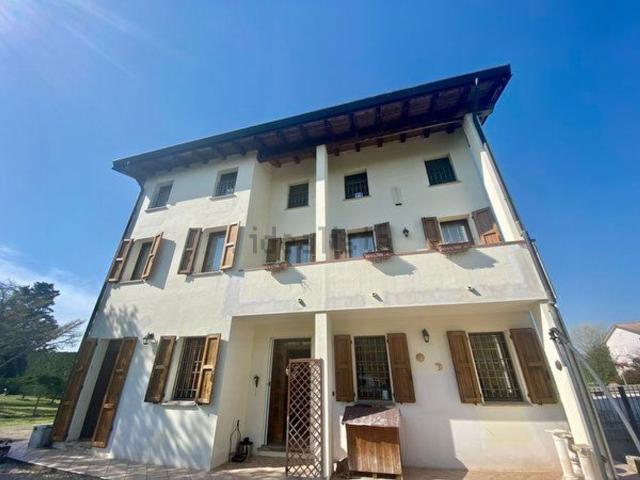 Villetta indipendente in vendita di 320 m² in Via per Scortichino