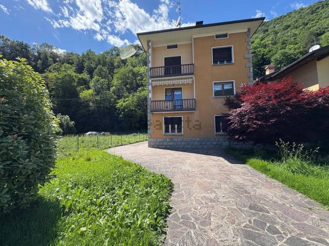 Villetta indipendente in vendita di 320 m² in Via Provinciale, 602