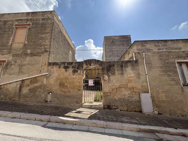 Villetta indipendente in vendita di 320 m² in Via Regina Margherita, 42