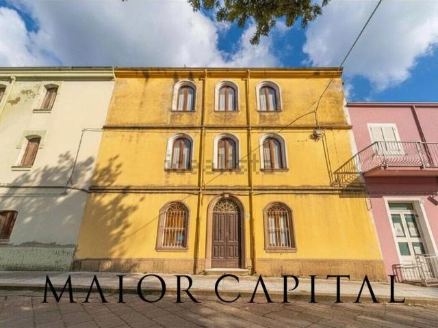 Villetta indipendente in vendita di 320 m² in Via Rino Canalis