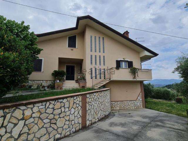 Villetta indipendente in vendita di 320 m² in Via Tavernole, 2