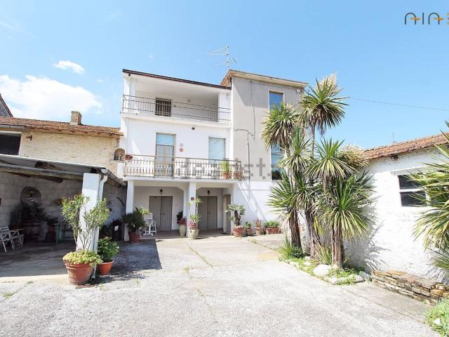 Villetta indipendente in vendita di 320 m² in Contrada Icona, 13