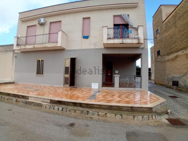 Villetta indipendente in vendita di 320 m² in Strada Duca D&apos Aosta