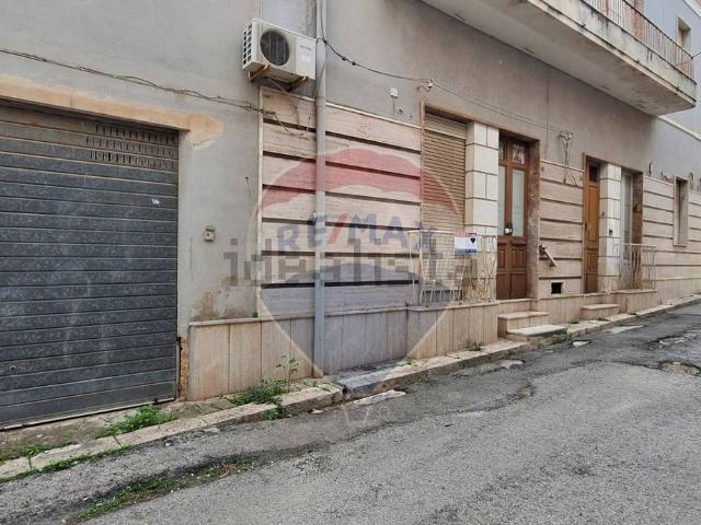 Villetta indipendente in vendita di 321 m² in Via Bellini, 84