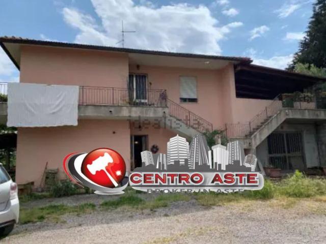 Villetta indipendente in vendita di 322 m² in Via Duchi di Montefeltro