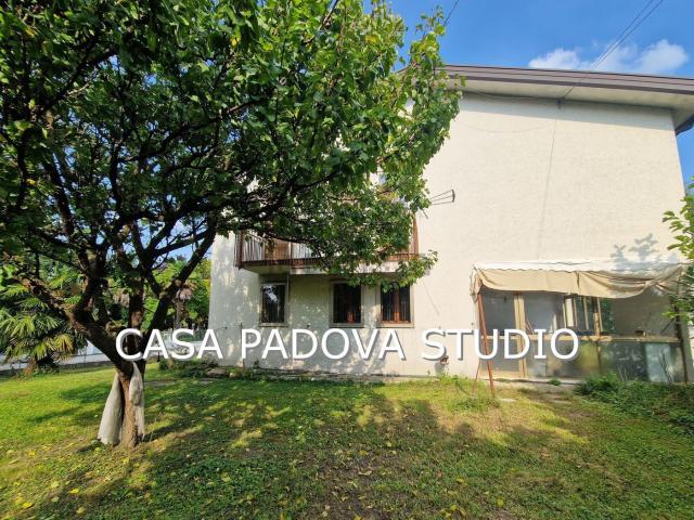 Villetta indipendente in vendita di 322 m² in Via Vincenzo Bellini