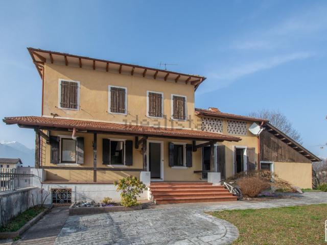 Villetta indipendente in vendita di 323 m² in Via A. Guzzo, 1