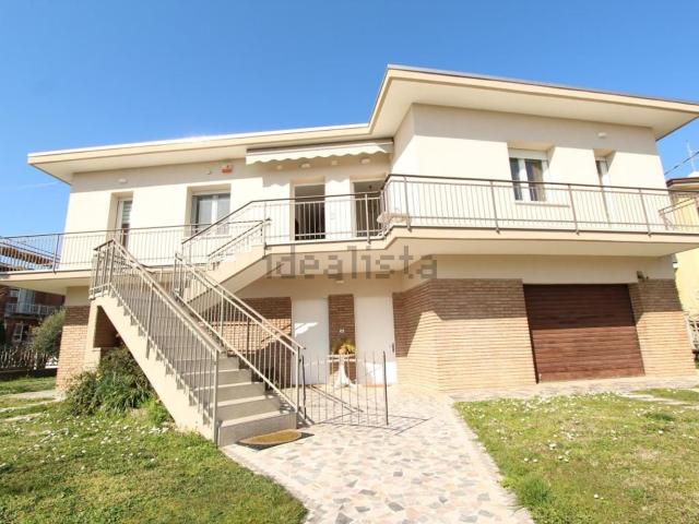 Villetta indipendente in vendita di 323 m² in Via della Pace, 36