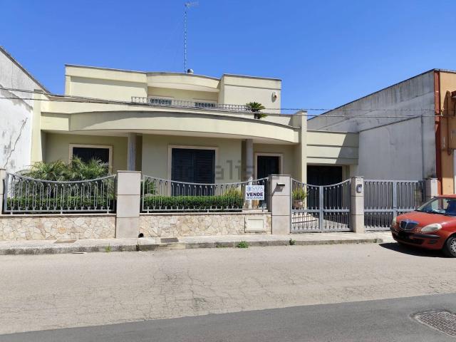 Villetta indipendente in vendita di 323 m² in Via Principe di Piemonte