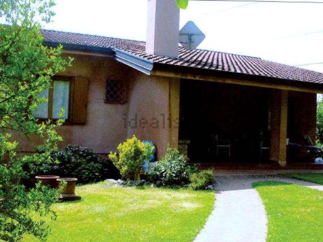 Villetta indipendente in vendita di 324 m² in Via Nuova Fratte, 61