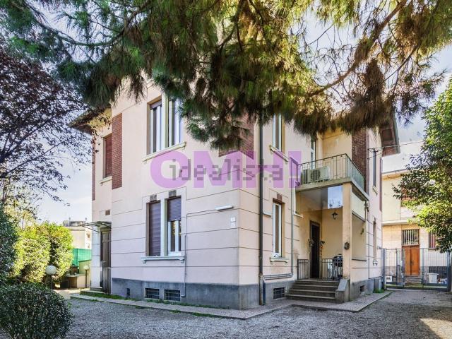 Villetta indipendente in vendita di 324 m² in Corso Sempione, 49