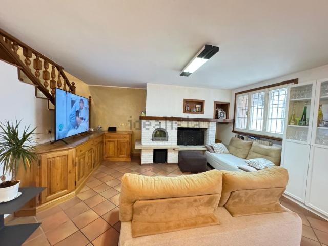 Villetta indipendente in vendita di 325 m² in Via dell&apos Acqua