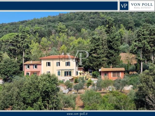 Villetta indipendente in vendita di 325 m² in Via della Stazione Rigoli