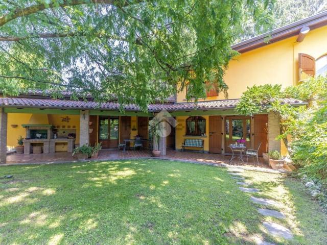 Villetta indipendente in vendita di 325 m² in Via E. Fermi, 42