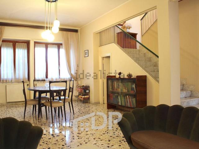 Villetta indipendente in vendita di 325 m² in Via Zara, 25